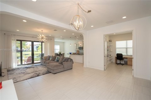 Купить виллу или дом в Пемброк-Пайнс, Флорида 4 спальни, 259.38м2, № 2006027 - фото 22