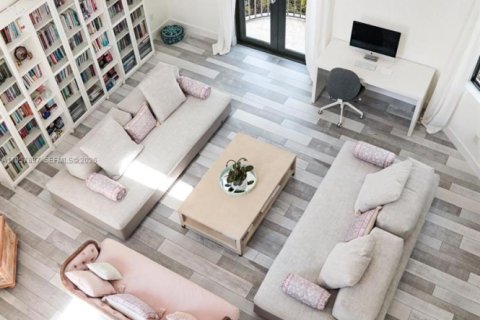 House in Cutler Bay, Florida 5 bedrooms, 454.66 sq.m. № 2021081 - photo 5