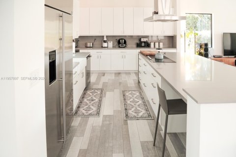 House in Cutler Bay, Florida 5 bedrooms, 454.66 sq.m. № 2021081 - photo 8