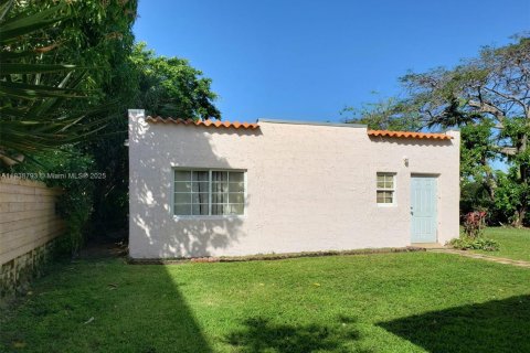 House in Miami Beach, Florida 5 bedrooms, 309.83 sq.m. № 1825915 - photo 11