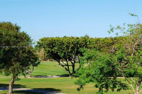 House in Miami Beach, Florida 5 bedrooms, 309.83 sq.m. № 1825915 - photo 2