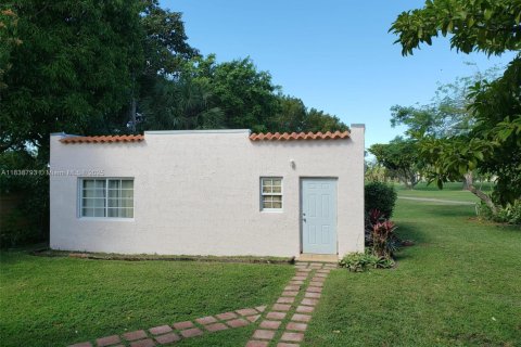 House in Miami Beach, Florida 5 bedrooms, 309.83 sq.m. № 1825915 - photo 7