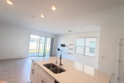 Touwnhouse à vendre à Kissimmee, Floride: 3 chambres, 144.18 m2 № 2384362 - photo 6