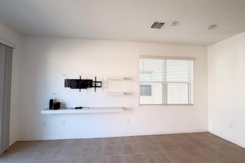 Touwnhouse à vendre à Kissimmee, Floride: 3 chambres, 144.18 m2 № 2384362 - photo 12