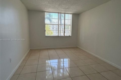 Condo in Miami, Florida, 1 bedroom  № 2060234 - photo 9