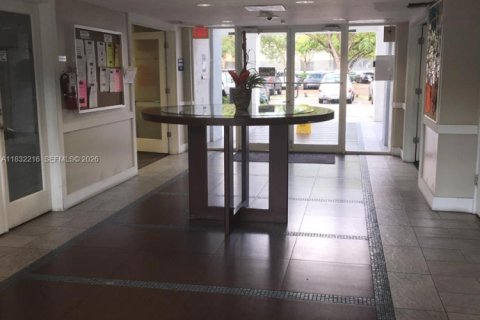 Condo in Miami, Florida, 1 bedroom  № 2060234 - photo 13