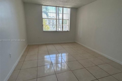Condo in Miami, Florida, 1 bedroom  № 2060234 - photo 7