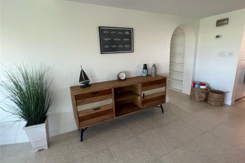 Condo in Marathon, Florida, 3 bedrooms  № 1963127 - photo 15