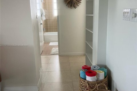 Condo in Marathon, Florida, 3 bedrooms  № 1963127 - photo 22