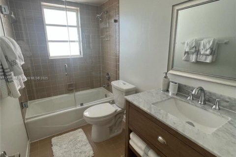 Condo in Marathon, Florida, 3 bedrooms  № 1963127 - photo 27