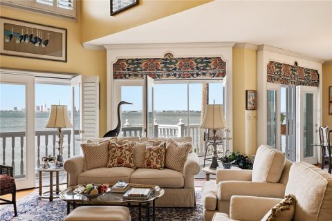 Condo in Tampa, Florida, 3 bedrooms  № 2200918 - photo 18