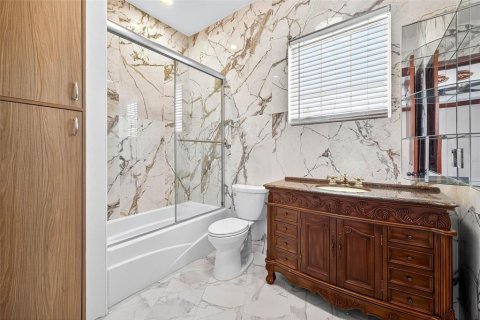Купить виллу или дом в Тонотосасса, Флорида 15 комнат, 696.77м2, № 2147406 - фото 23
