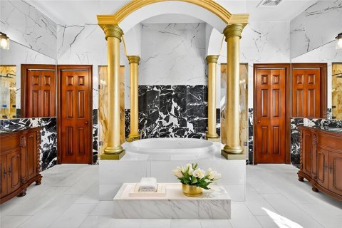 Купить виллу или дом в Тонотосасса, Флорида 15 комнат, 696.77м2, № 2147406 - фото 10