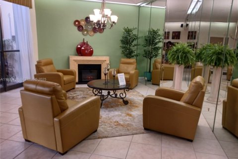 Condo in Pembroke Pines, Florida, 2 bedrooms № 1987781 - photo 2