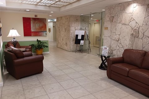 Condo in Pembroke Pines, Florida, 2 bedrooms № 1987781 - photo 3