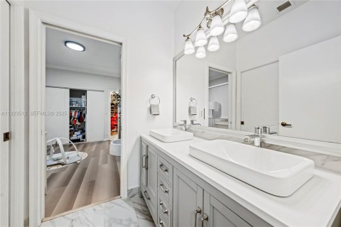 Снять в аренду виллу или дом в Уэстон, Флорида 5 спален, 245.63м2, № 1992513 - фото 26