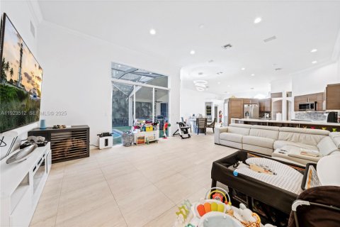 Снять в аренду виллу или дом в Уэстон, Флорида 5 спален, 245.63м2, № 1992513 - фото 10