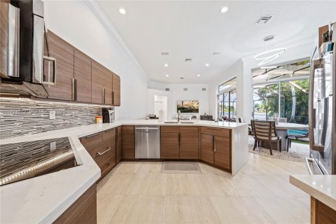 Снять в аренду виллу или дом в Уэстон, Флорида 5 спален, 245.63м2, № 1992513 - фото 4