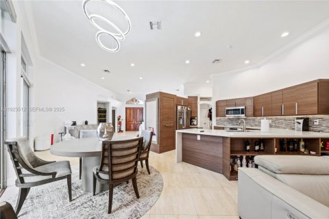 Снять в аренду виллу или дом в Уэстон, Флорида 5 спален, 245.63м2, № 1992513 - фото 5