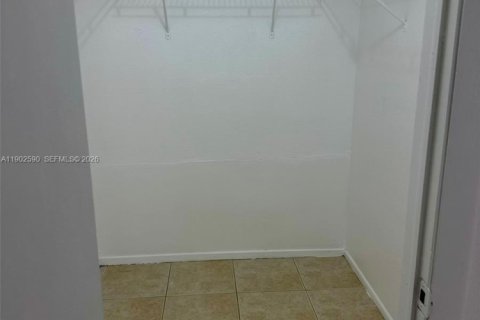 Condo in Miami, Florida, 2 bedrooms № 2081785 - photo 9