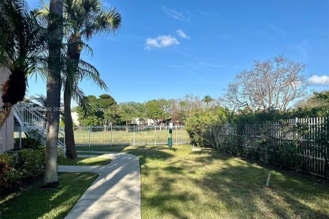 Condo in Miami, Florida, 2 bedrooms № 2081785 - photo 17