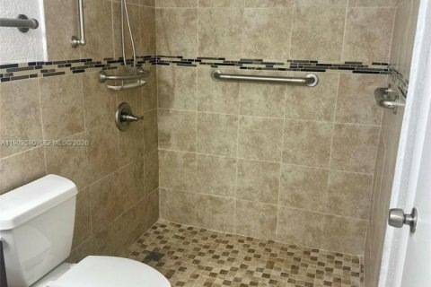 Condo in Miami, Florida, 2 bedrooms № 2081785 - photo 11