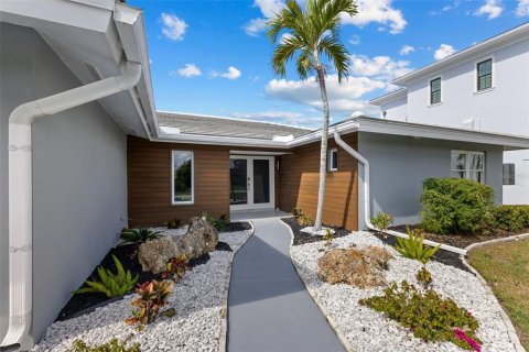 House in Punta Gorda, Florida 3 bedrooms, 177.07 sq.m. № 1567117 - photo 7