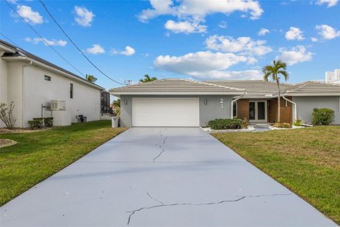 House in Punta Gorda, Florida 3 bedrooms, 177.07 sq.m. № 1567117 - photo 5