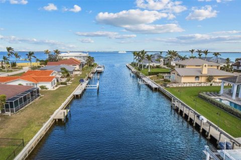 House in Punta Gorda, Florida 3 bedrooms, 177.07 sq.m. № 1567117 - photo 3