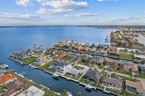 House in Punta Gorda, Florida 3 bedrooms, 177.07 sq.m. № 1567117 - photo 4