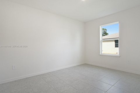 Villa ou maison à vendre à Port St. Lucie, Floride: 4 chambres, 170.38 m2 № 2002839 - photo 11