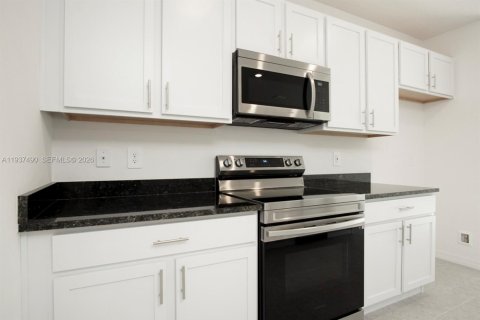 Villa ou maison à vendre à Port St. Lucie, Floride: 4 chambres, 170.38 m2 № 2002839 - photo 5