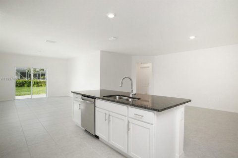 Villa ou maison à vendre à Port St. Lucie, Floride: 4 chambres, 170.38 m2 № 2002839 - photo 4