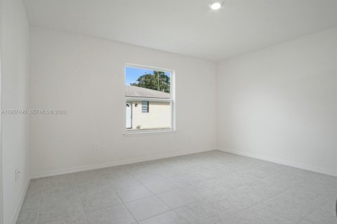 Villa ou maison à vendre à Port St. Lucie, Floride: 4 chambres, 170.38 m2 № 2002839 - photo 13