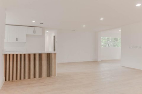 House in Altamonte Springs, Florida 3 bedrooms, 175.68 sq.m. № 2310331 - photo 7