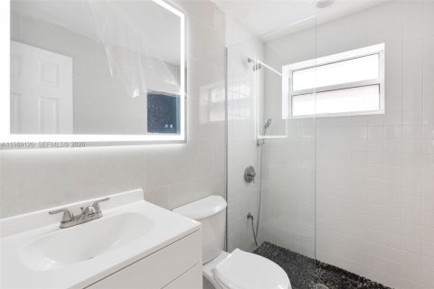 Condo in Miami Beach, Florida, 2 bedrooms  № 2051421 - photo 11