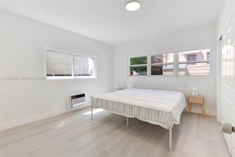 Condo in Miami Beach, Florida, 2 bedrooms  № 2051421 - photo 12