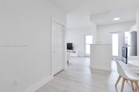 Condo in Miami Beach, Florida, 2 bedrooms  № 2051421 - photo 8