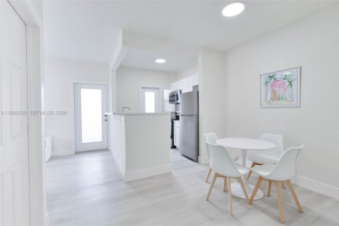 Condo in Miami Beach, Florida, 2 bedrooms  № 2051421 - photo 5