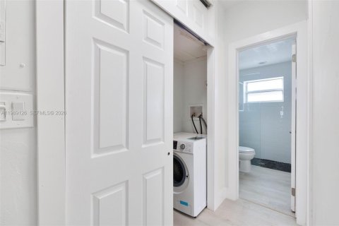 Condo in Miami Beach, Florida, 2 bedrooms  № 2051421 - photo 10