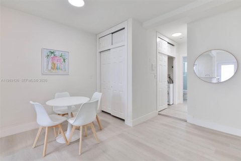 Condo in Miami Beach, Florida, 2 bedrooms  № 2051421 - photo 7
