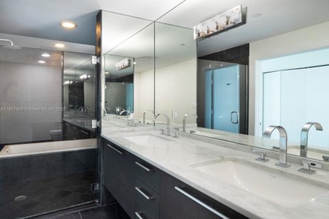 Condo in Miami, Florida, 3 bedrooms  № 1748799 - photo 25
