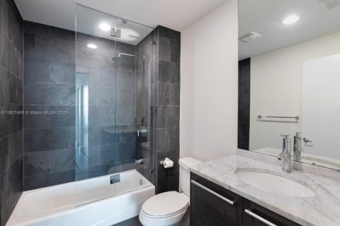 Condo in Miami, Florida, 3 bedrooms  № 1748799 - photo 20