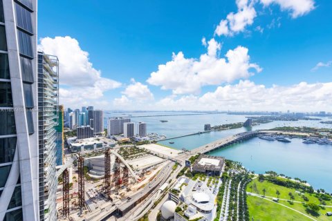 Condo in Miami, Florida, 3 bedrooms  № 1748799 - photo 9