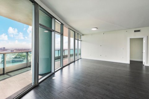 Condo in Miami, Florida, 3 bedrooms  № 1748799 - photo 4