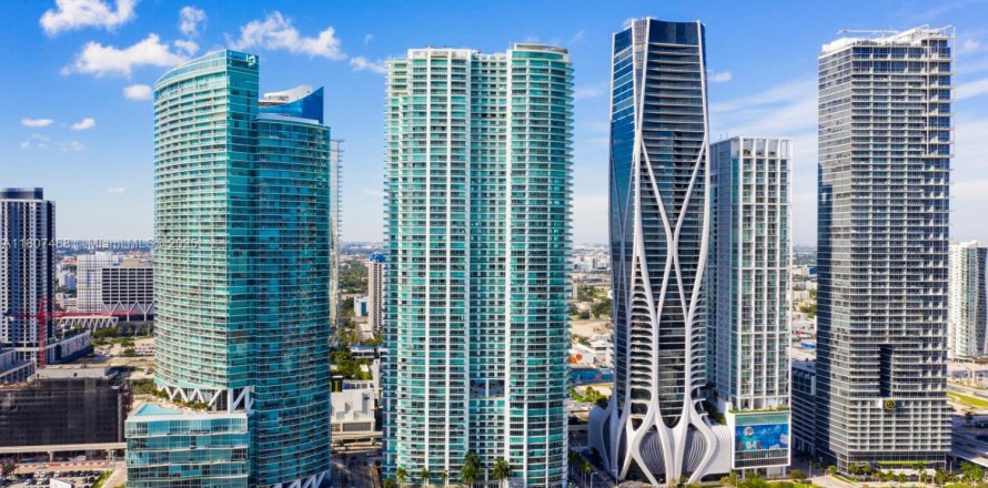 Condo in Miami, Florida, 3 bedrooms  № 1748799