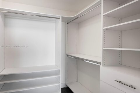 Condo in Miami, Florida, 3 bedrooms  № 1748799 - photo 26