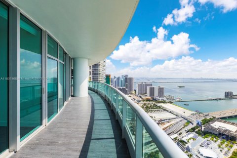 Condo in Miami, Florida, 3 bedrooms  № 1748799 - photo 10