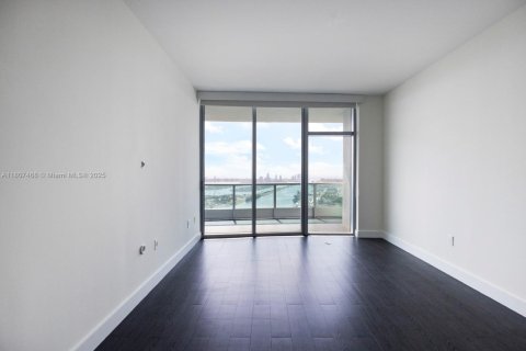 Condo in Miami, Florida, 3 bedrooms  № 1748799 - photo 23