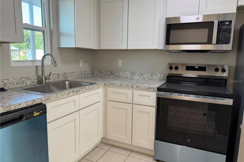 Condominio en alquiler en New Port Richey, Florida, 2 dormitorios, 73.58 m2 № 2396004 - foto 2